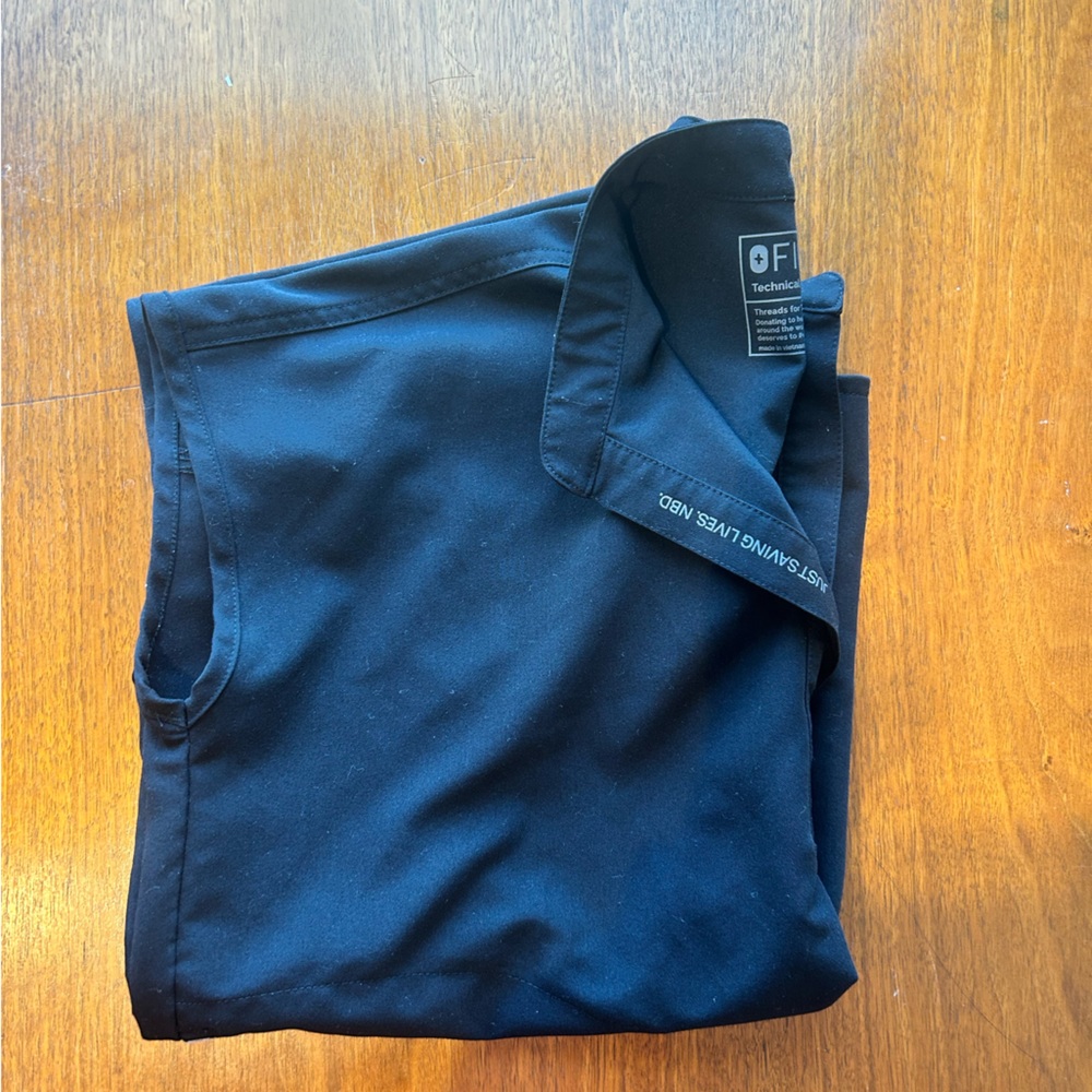 FIGS women's black Rafaela™ - Oversized Scrub Top